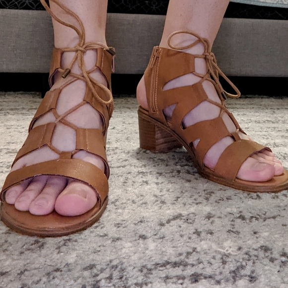 Denver Hayes Lace Up Heels in Camel | Size 7 - Picture 5 of 8